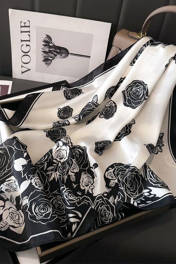 Elodie-huivi (100 % hedvábí – 68 cm)